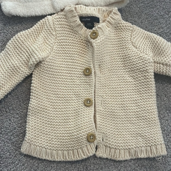 Sweet baby Gap items 0-3 months - Picture 3 of 5